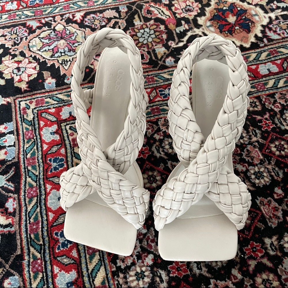 Bottega Veneta look alike beautiful heels!